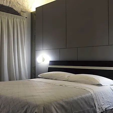 Divale 산테라모 인 콜레